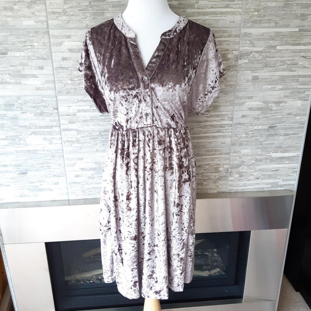 Mystree Velvet Dress in Lilac